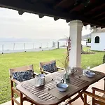 Beachfront With Garden - Valentine Corfu *