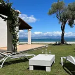 Beachfront With Garden - Valentine Corfu 메손기