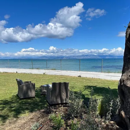 Beachfront With Garden - Valentine Corfu בית נופש