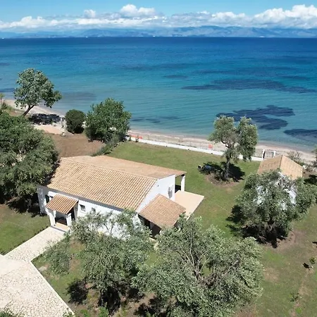 Beachfront With Garden - Valentine Corfu Holiday home Mesongi