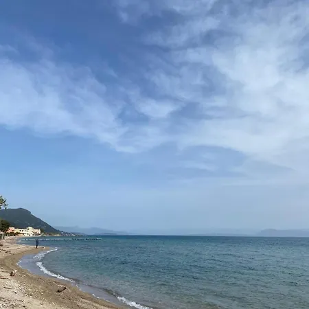 Beachfront With Garden - Valentine Corfu Holiday home Mesongi