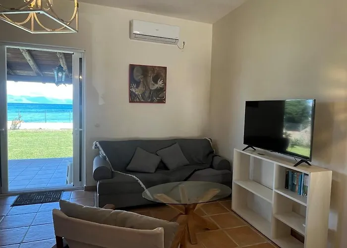 Beachfront With Garden - Valentine Corfu בית נופש *