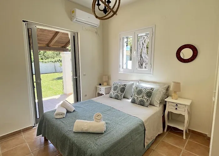 度假居 Beachfront With Garden - Valentine Corfu *