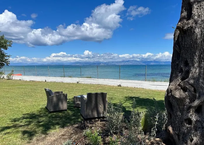 Beachfront With Garden - Valentine Corfu בית נופש