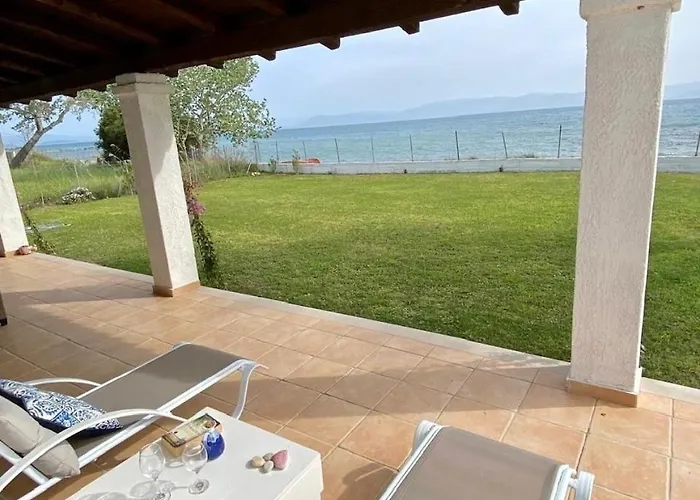 בית נופש Beachfront With Garden - Valentine Corfu מסונגי