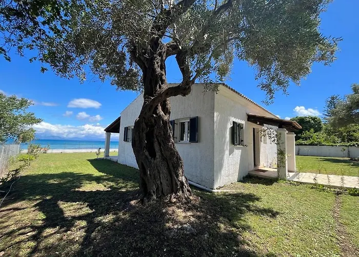 Beachfront With Garden - Valentine Corfu בית נופש