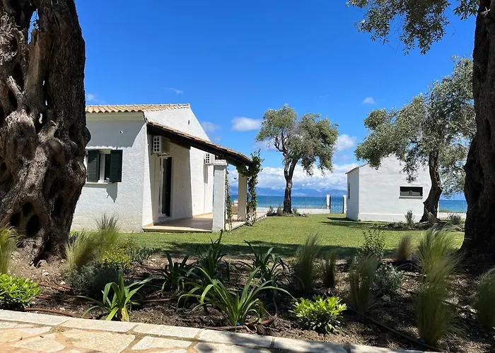 Beachfront With Garden - Valentine Corfu בית נופש מסונגי