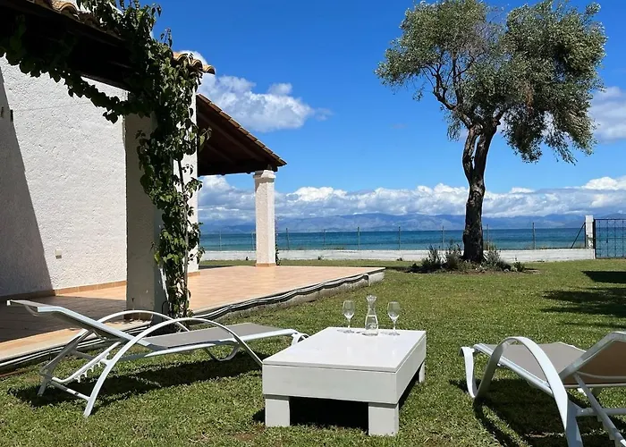 Beachfront With Garden - Valentine Corfu Mesongí